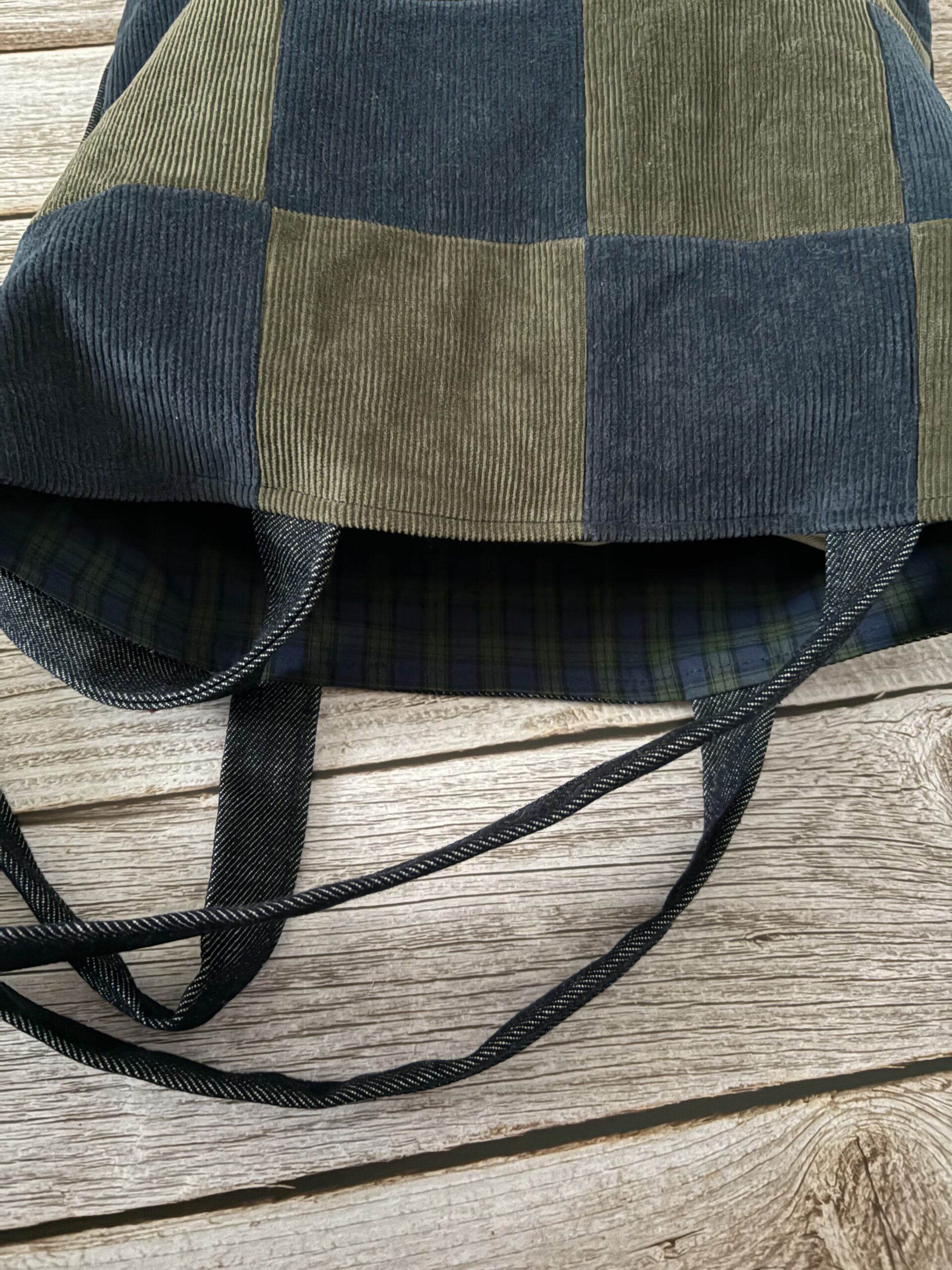 Roheline ruuduline velvetist kott - Image 3