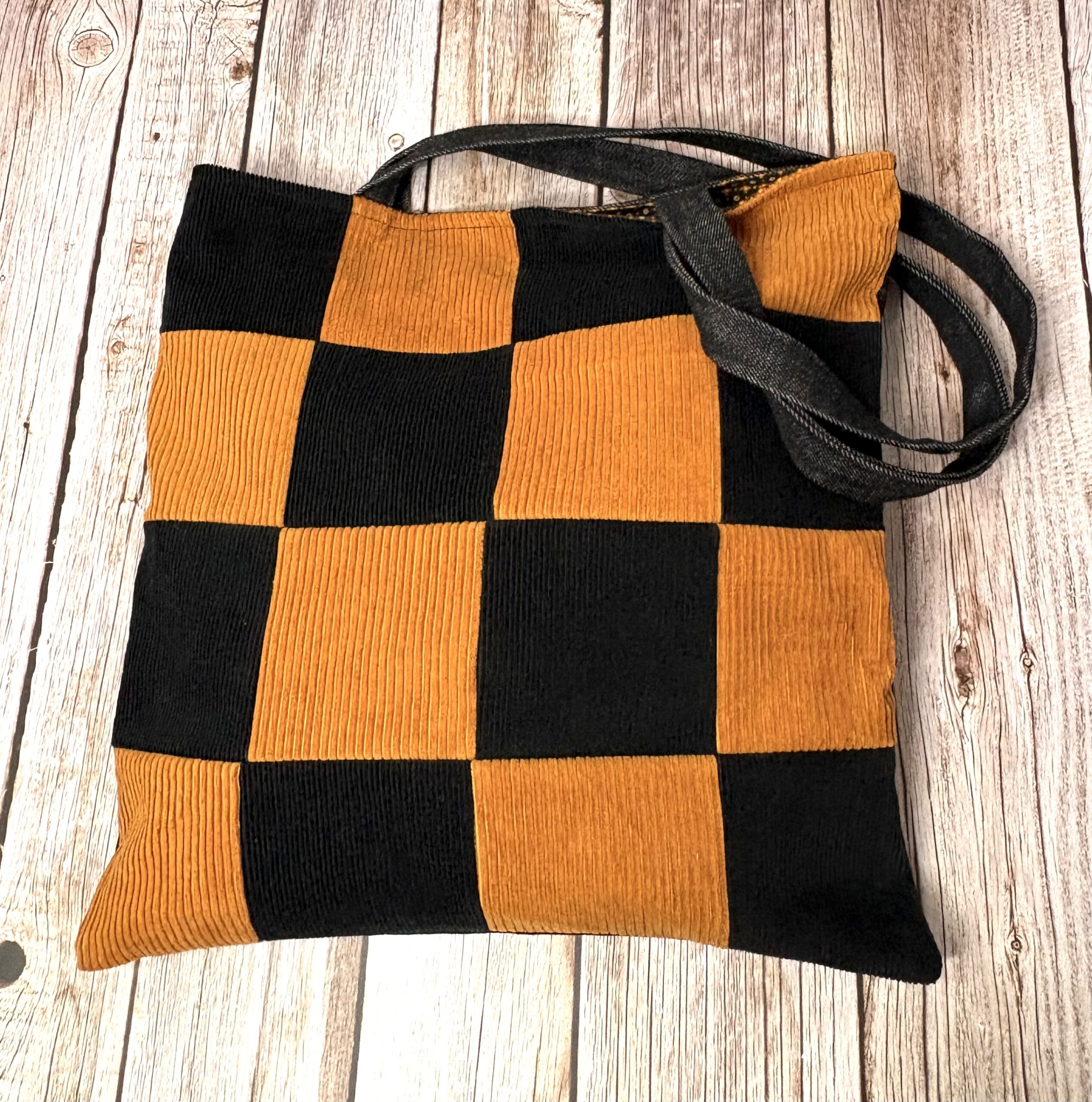 Kollane-must ruuduline velvetist kott - Image 2